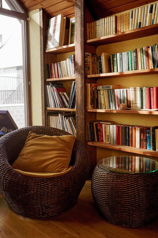 How to Create a Cozy Reading Nook in Your Home